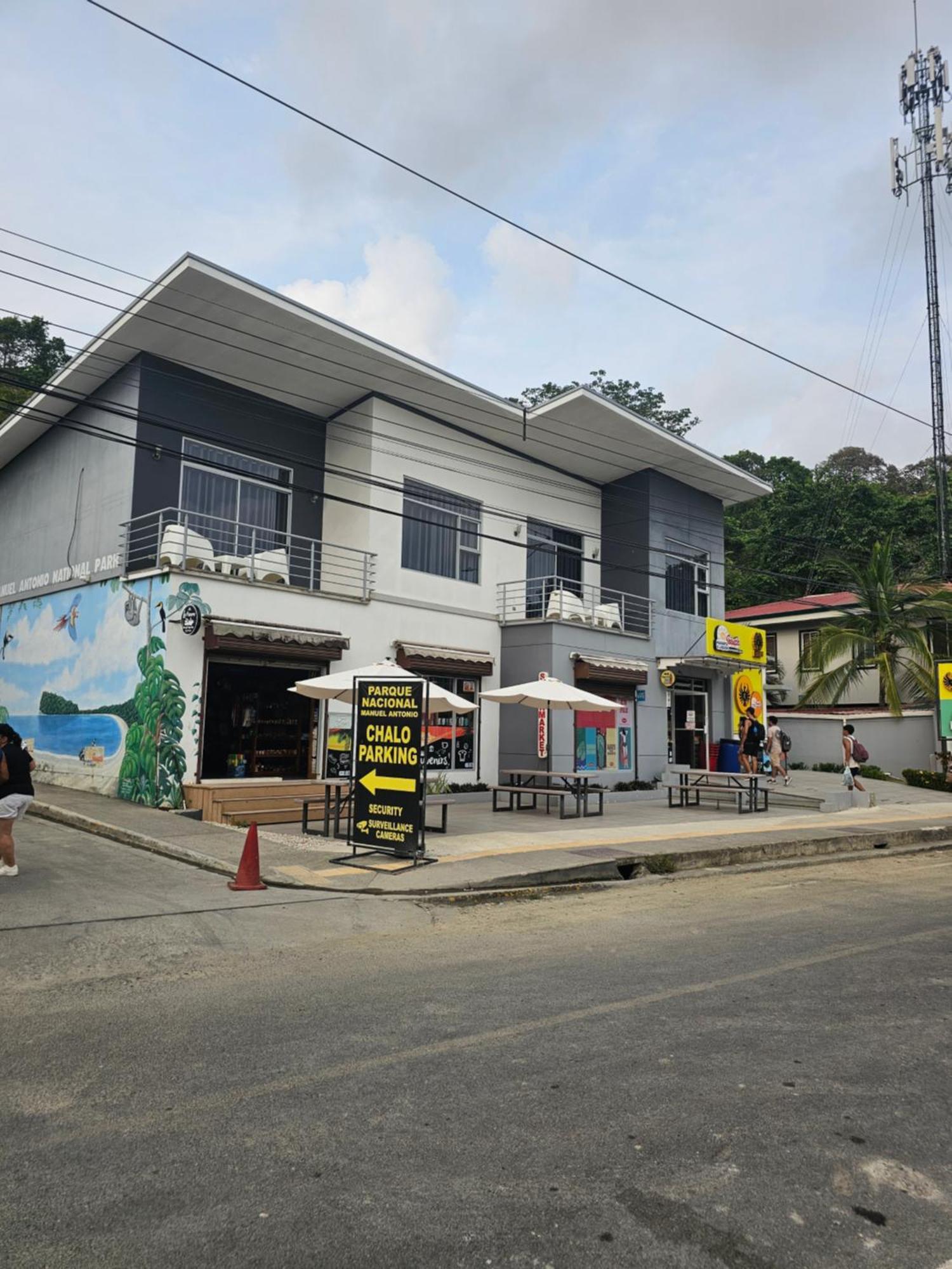 Pura Vida Apartments Quepos Esterno foto